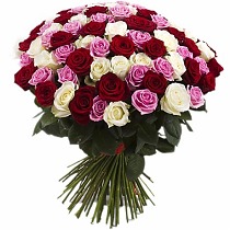 Букет из 75 красных, белых и розовых Роз 