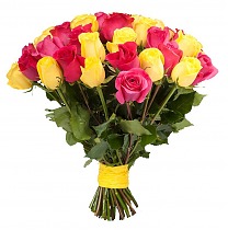 Букет из 29 розово-желтой розы