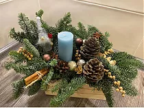 Новогодняя композиция в деревянном ящике 20 см