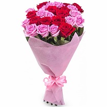 Букет из 25 розовых и красных Роз