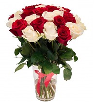 Букет из 29 краасно-белой розы